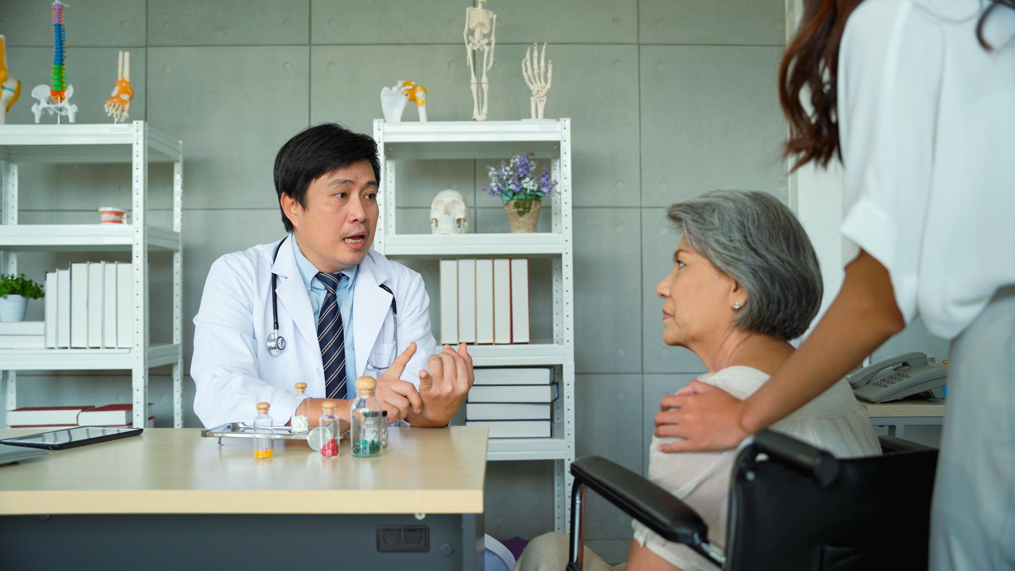 基層醫師週休二日上路！聯合診所笑了，單人診所哭了，偏鄉民眾更慘 — 相關圖片2