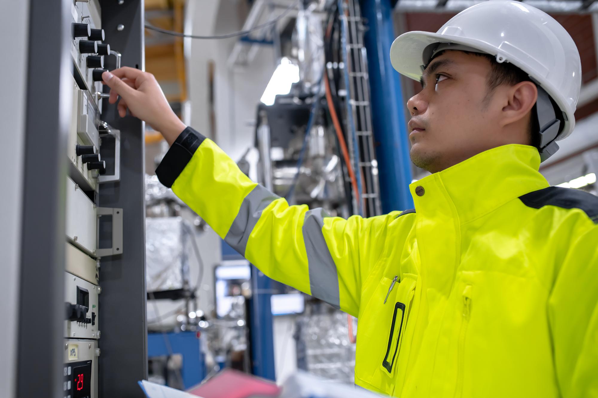 台股4萬8震盪，傳產三條路：重電訂單看到2028、塑化低基期、金融股被高股息ETF盯上 — 相關圖片3