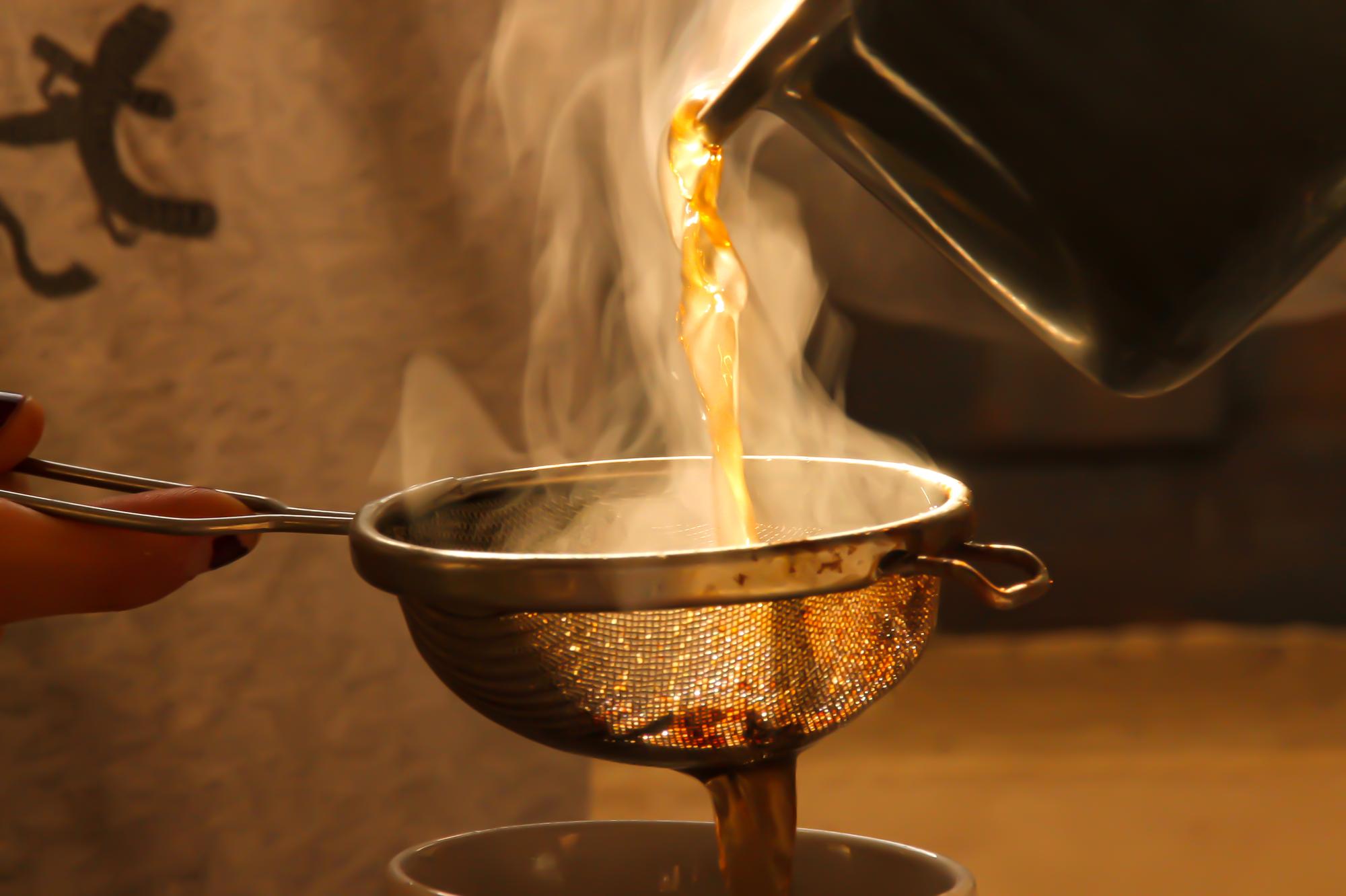 從啤酒杯到茶釜:金色三麥轉身端上台灣茶料理,是創新還是一場文化賭注? — 相關圖片2