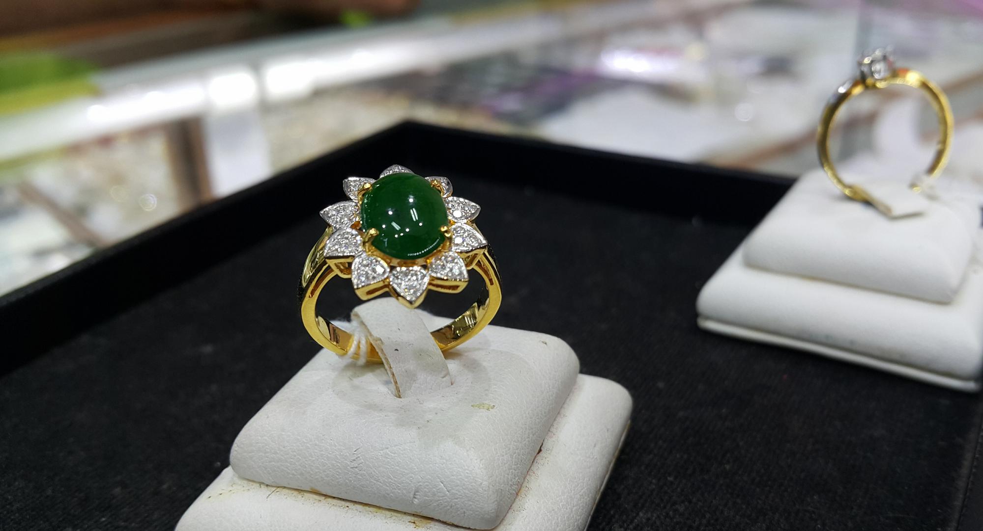 4.4億翡翠項鍊：當財富不再需要解釋