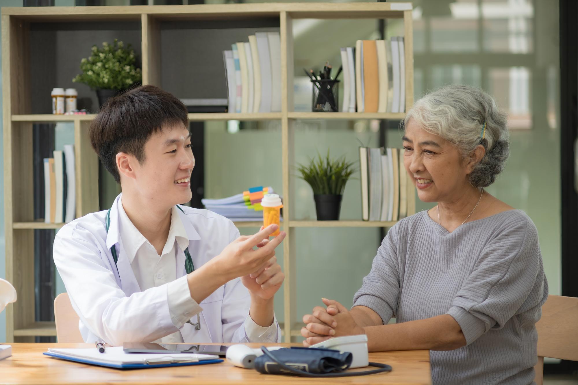 健保破兆投資誰買單？年輕人、醫護、婆婆媽媽都在問的公平問題 — 時代熱搜健康深度報導