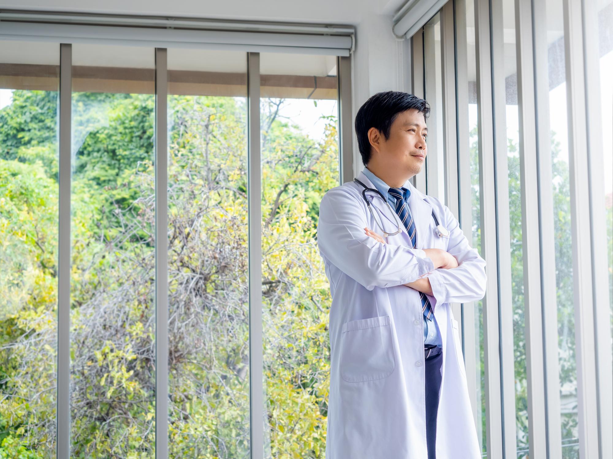 看玉山能治病？醫師開始開「這種處方箋」 內政部長：未來連機場都要播 (改寫) — 時代熱搜健康深度報導