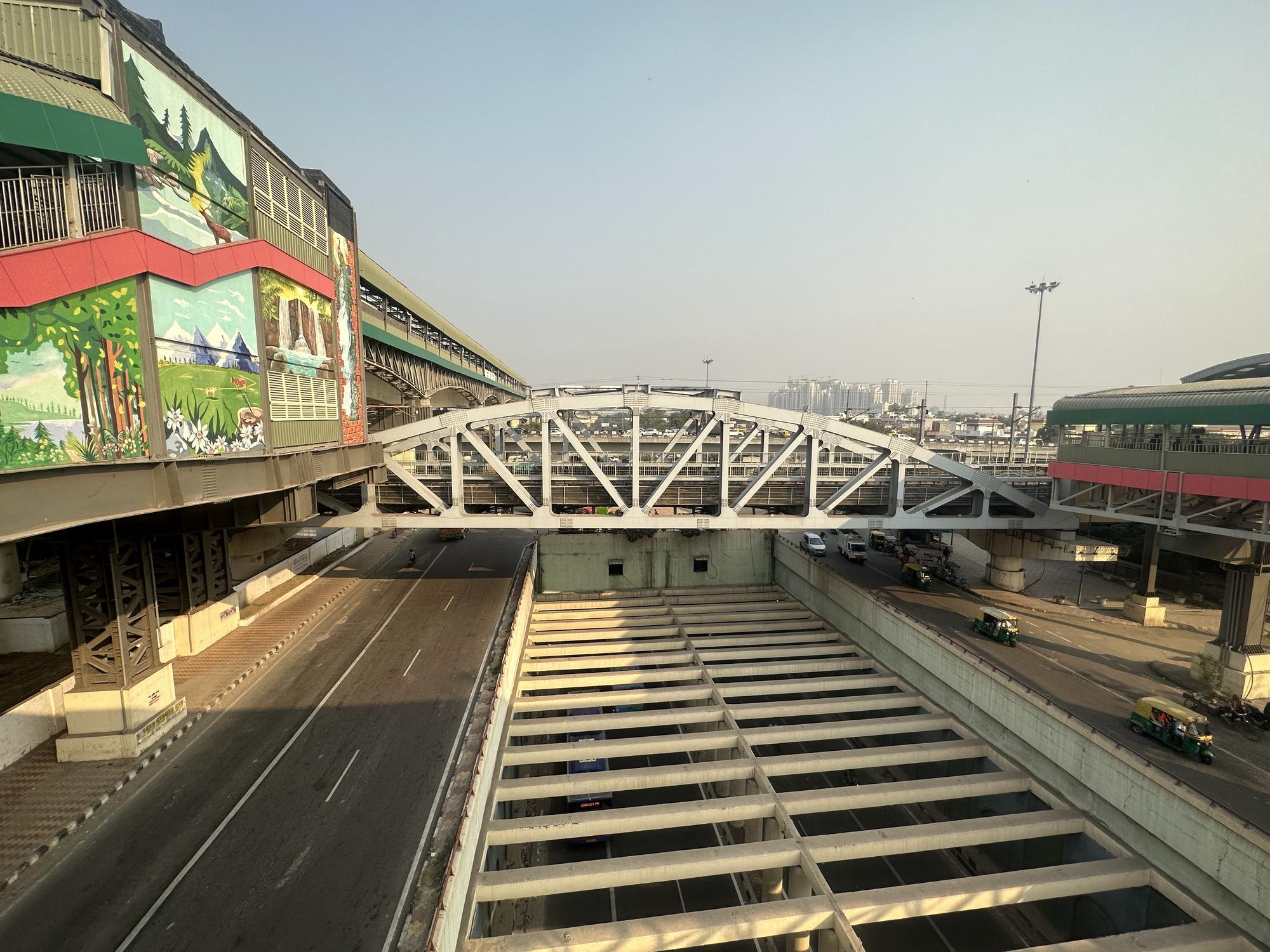 淡江大橋的兩種風景：一座橋,兩種視角