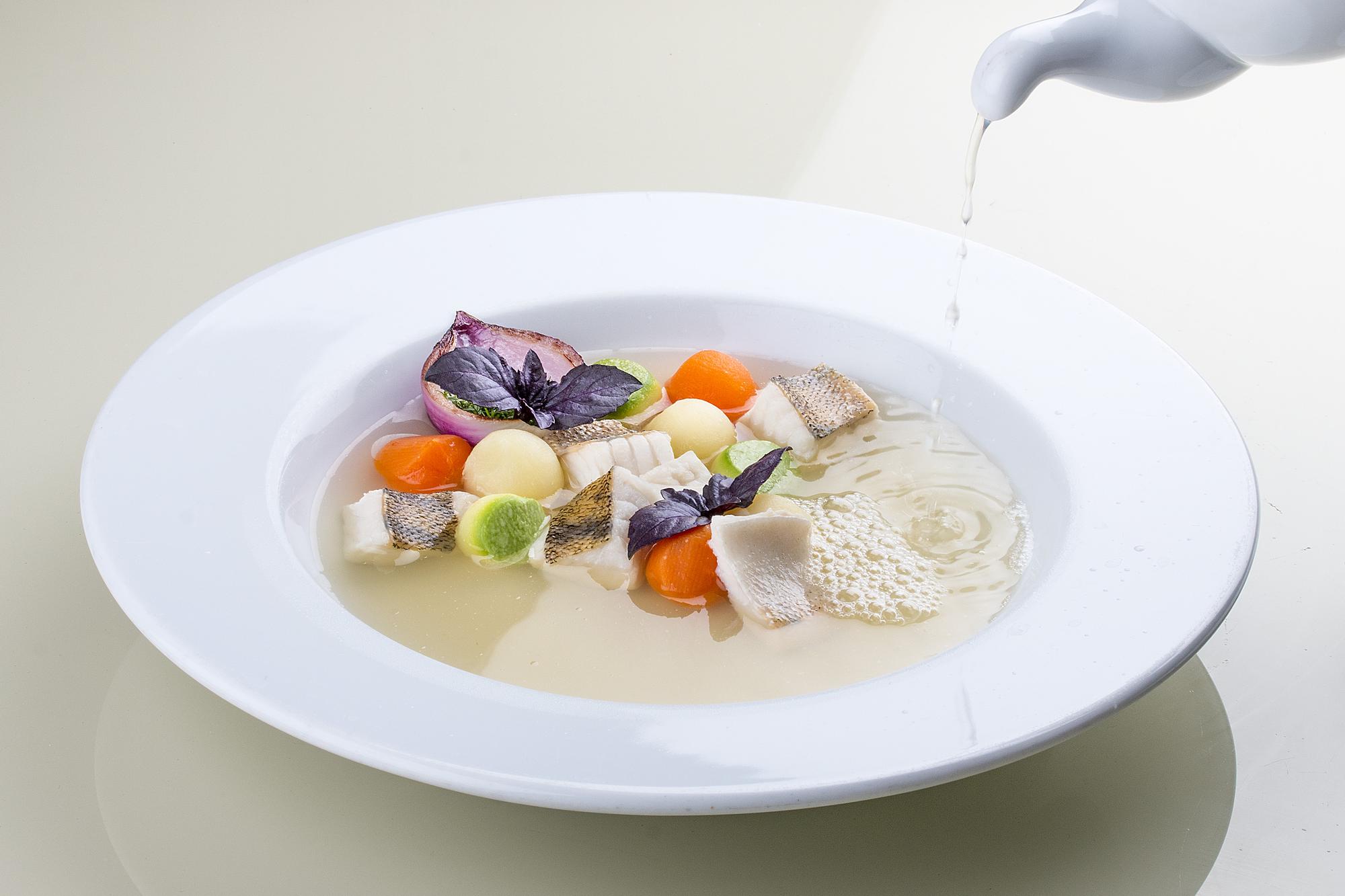 500盤的戰爭:當美食榜單成了階級戰場,誰還記得那碗巷口的熱湯? — 相關圖片2