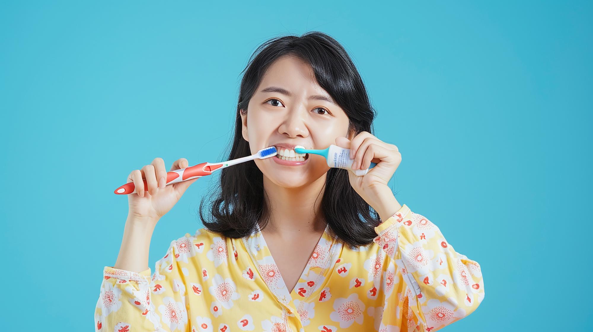 刷完牙不漱口？牙醫自己都花十年才習慣，但真的有差 — 時代熱搜健康深度報導