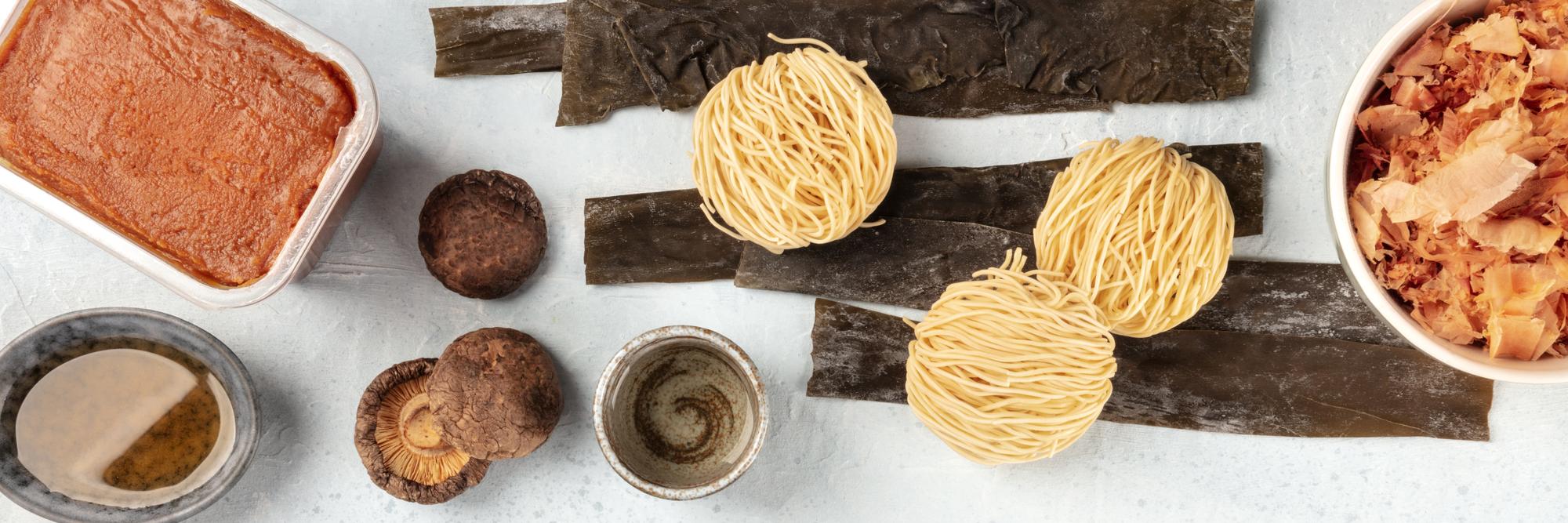 資先生烏龍麵登台:一場九州柔軟與讚岐彈牙的溫柔對決 — 美食文章主圖，由時代熱搜蘇曉曼撰寫