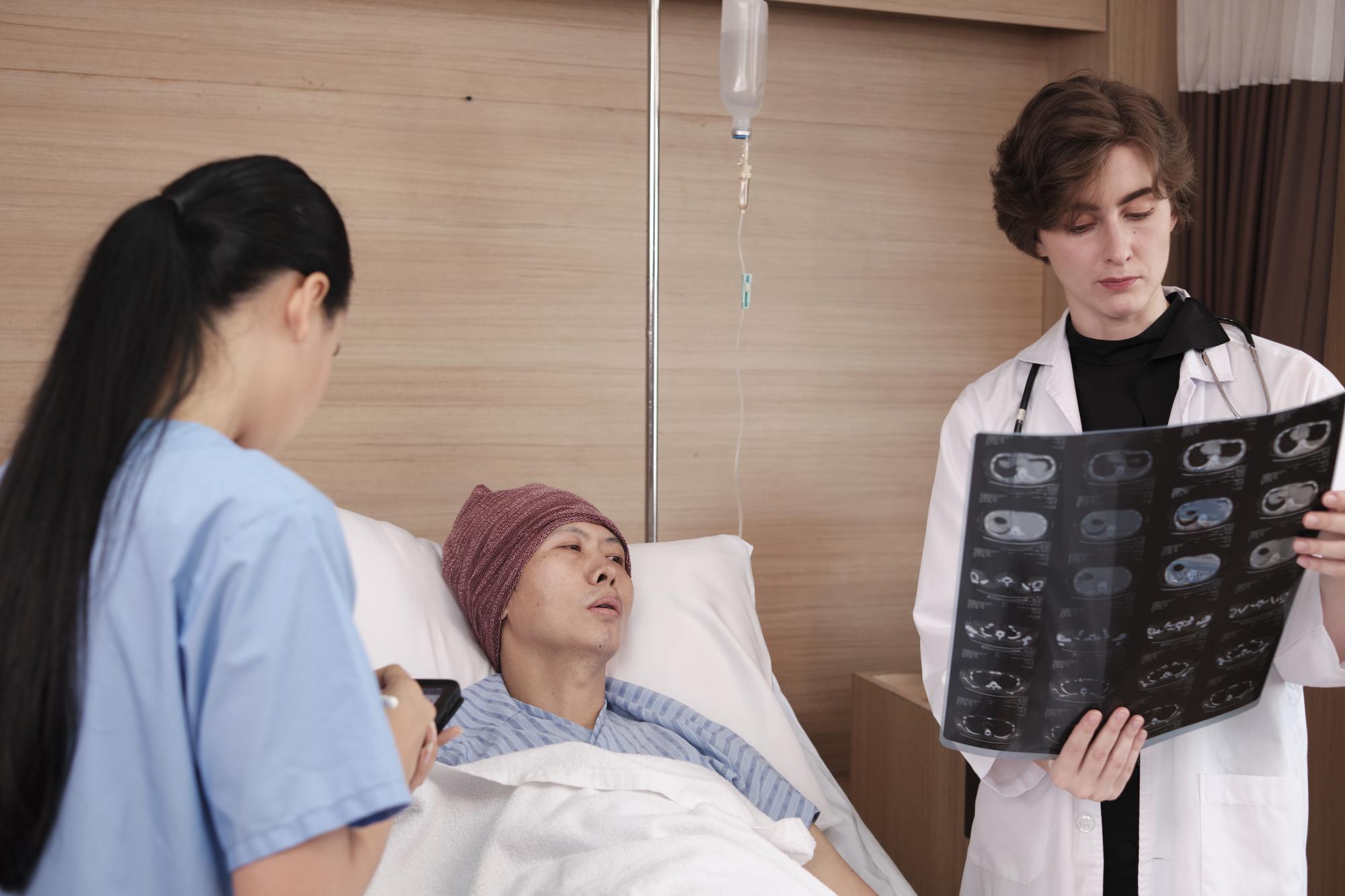 3公斤的X光機，讓阿嬤在家就能治肺炎！台灣長照照護模式正在改變 — 時代熱搜健康深度報導