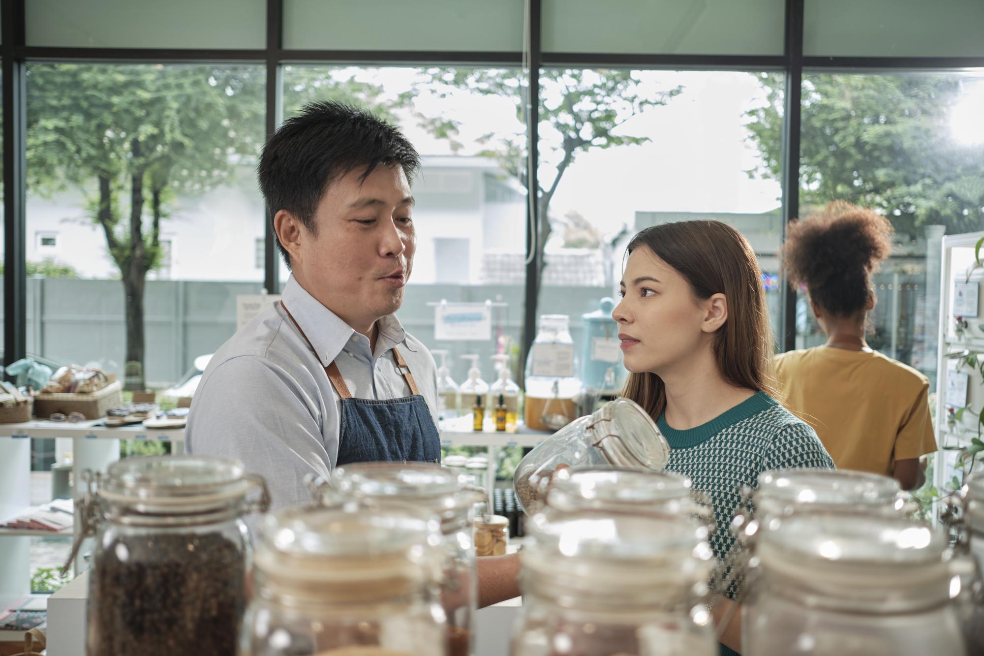 台中餐飲戰國：流量之外，誰真正守住了利潤與人心？ — 時代熱搜美食深度報導