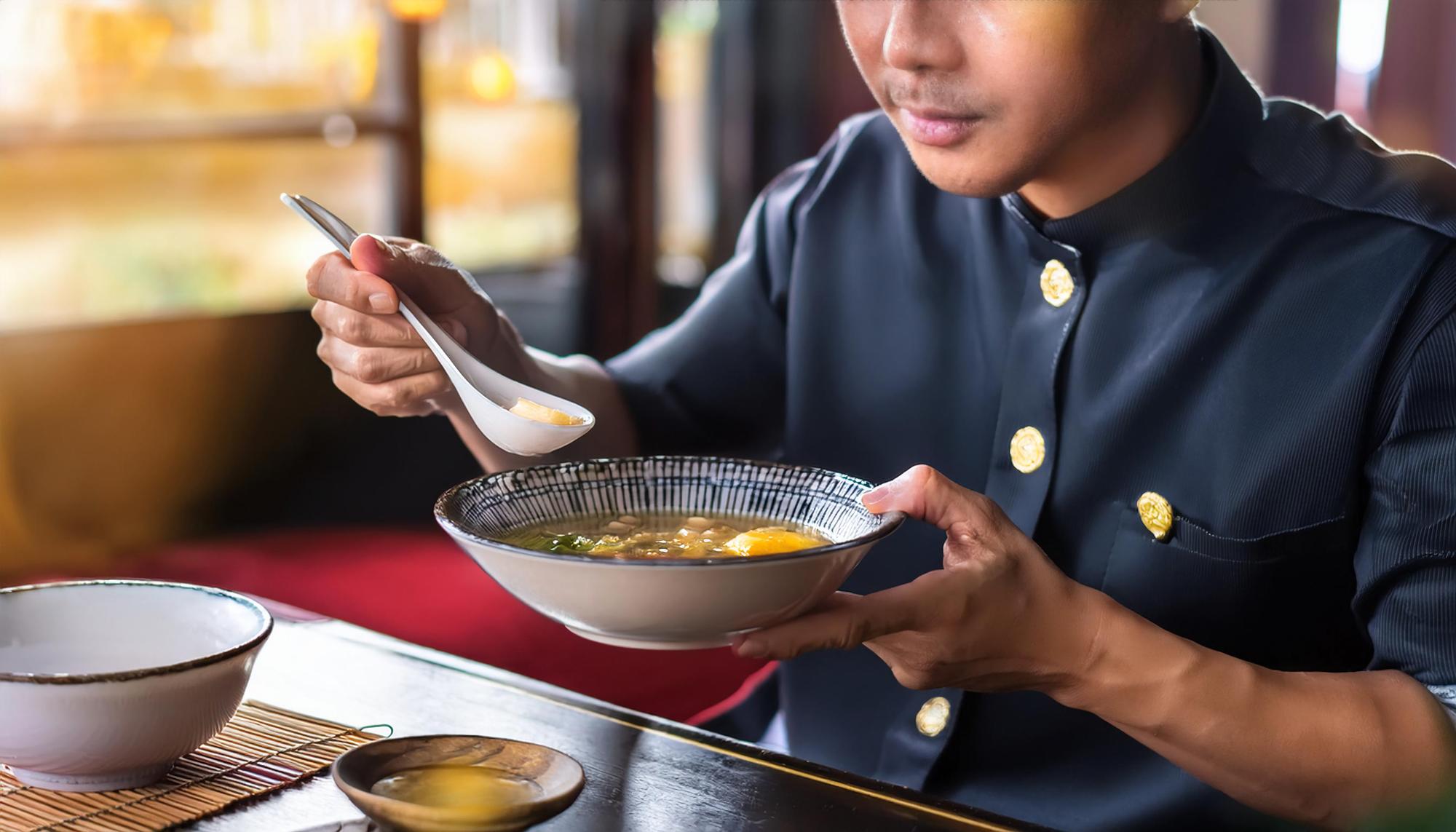 500碗小吃指南的兩難：當名人推薦遇上巷口人情 — 時代熱搜美食深度報導