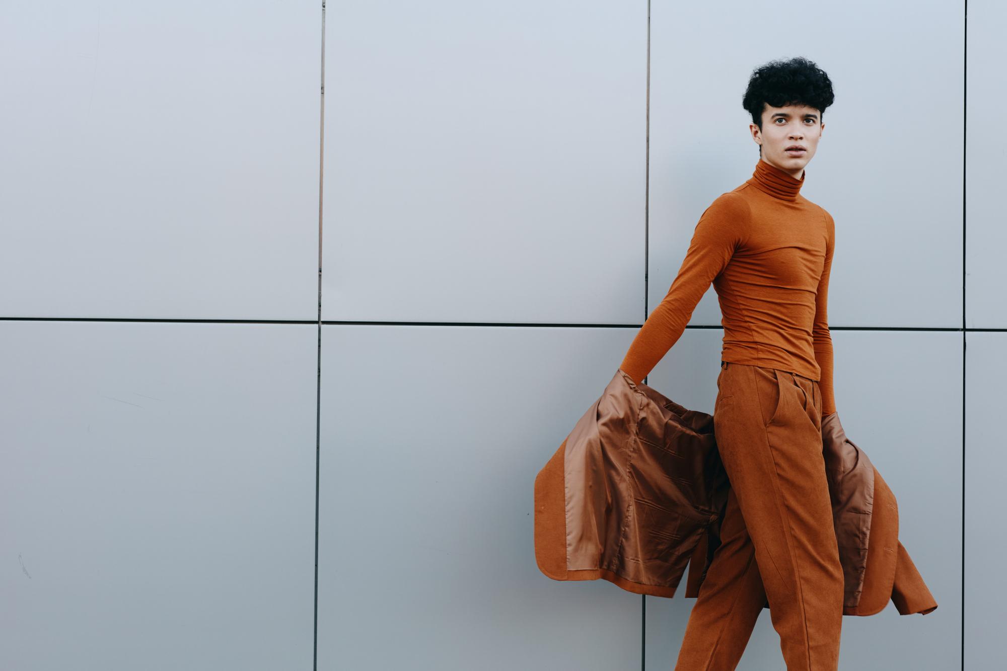 許光漢米蘭短版針織造型爭議：Prada 2027春夏男裝秀背後的審美斷裂 — 相關圖片3