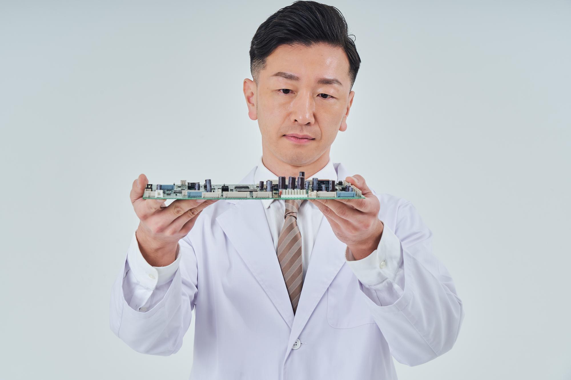 台積電嘉義 AP7 廠：一場用「方形面板」打「圓形晶圓」的降維戰爭 — 相關圖片3