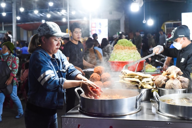 巷口那碗滷肉飯，還能撐到2029嗎？