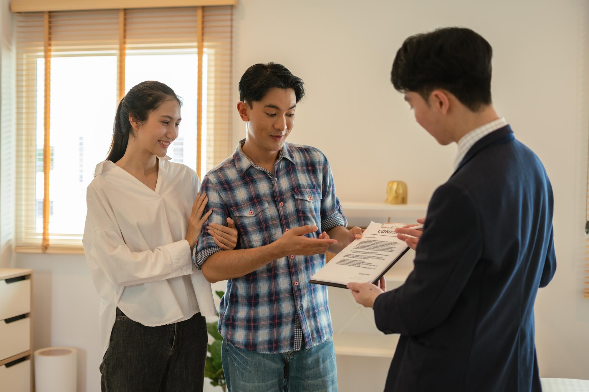 中南部預售屋成交量跌破天際，建商寧送百萬也不降價——這場僵局怎麼解？