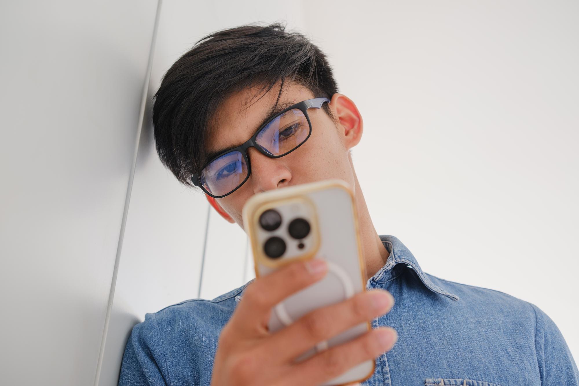 iPhone 18 Pro 記憶體成本暴增 400%：蘋果會漲價嗎？新執行長的定價考驗 — 科技文章主圖，由時代熱搜Ken哥撰寫