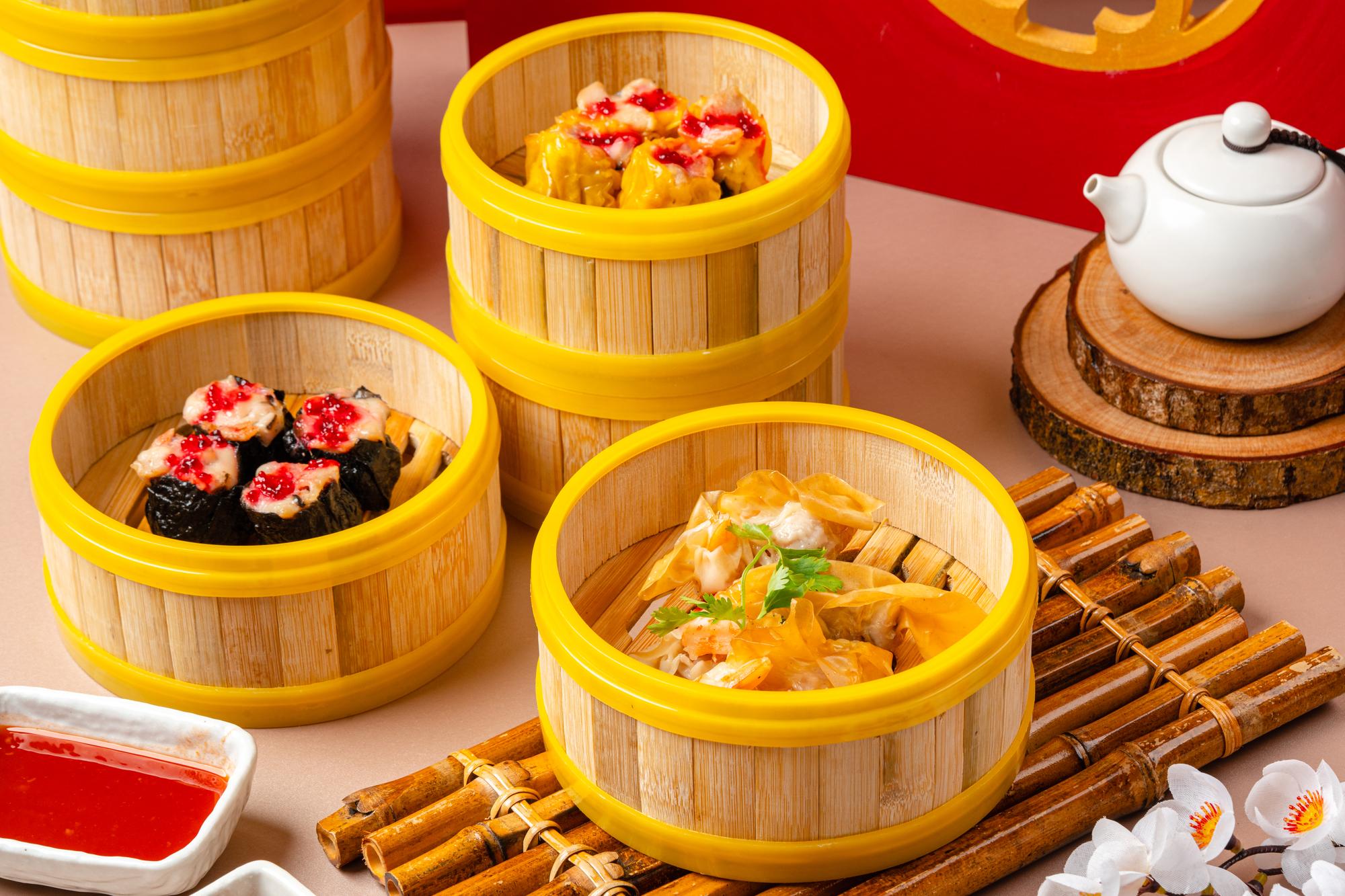 豬腳與晶圓並肩而立——黃仁勳把台灣人情味端上國際舞台 — 美食文章主圖，由時代熱搜蘇曉曼撰寫