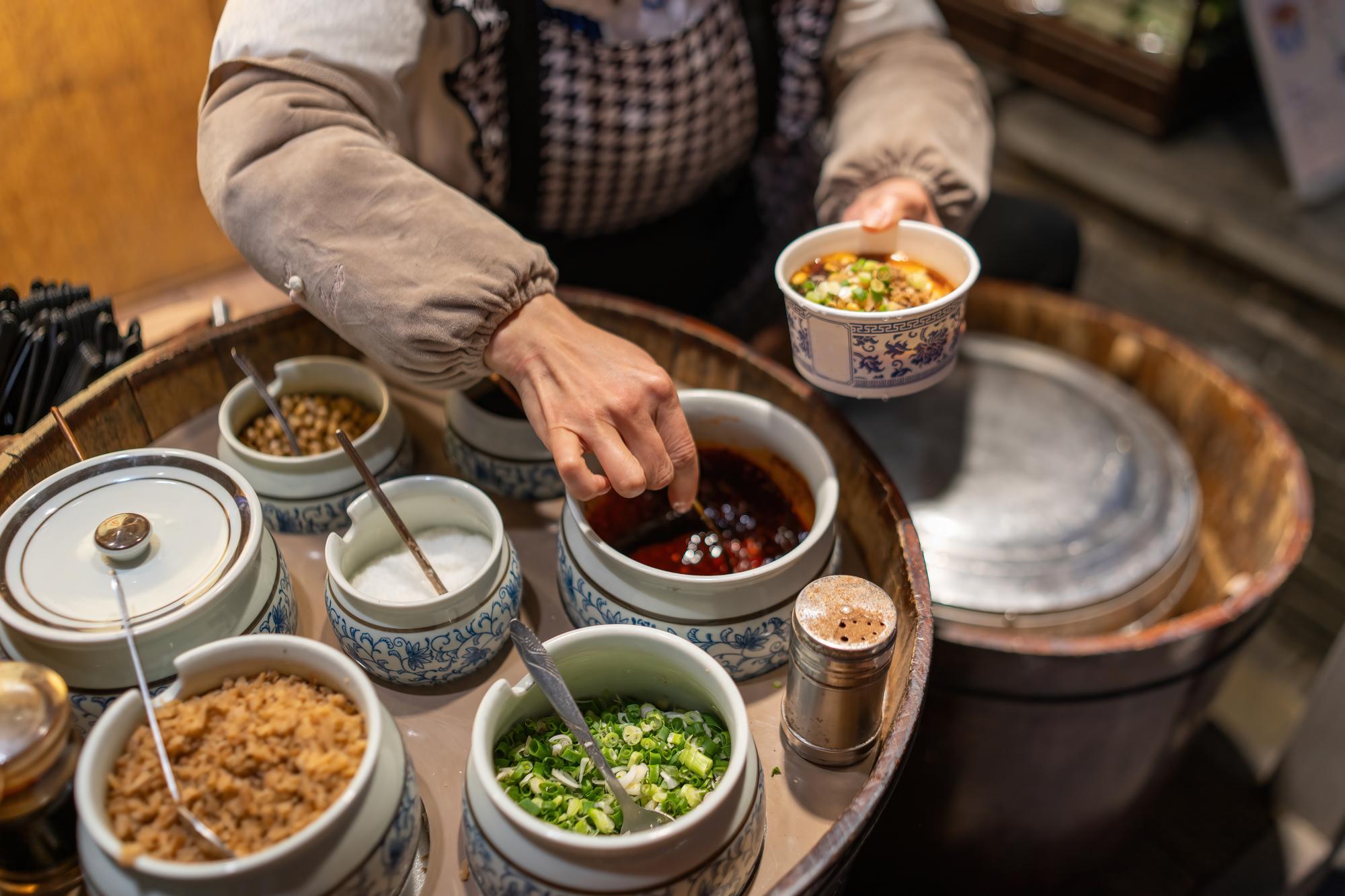 北鴨鴨肉羹入選米其林:那罐辣椒粉,才是新店人守了二十年的秘密