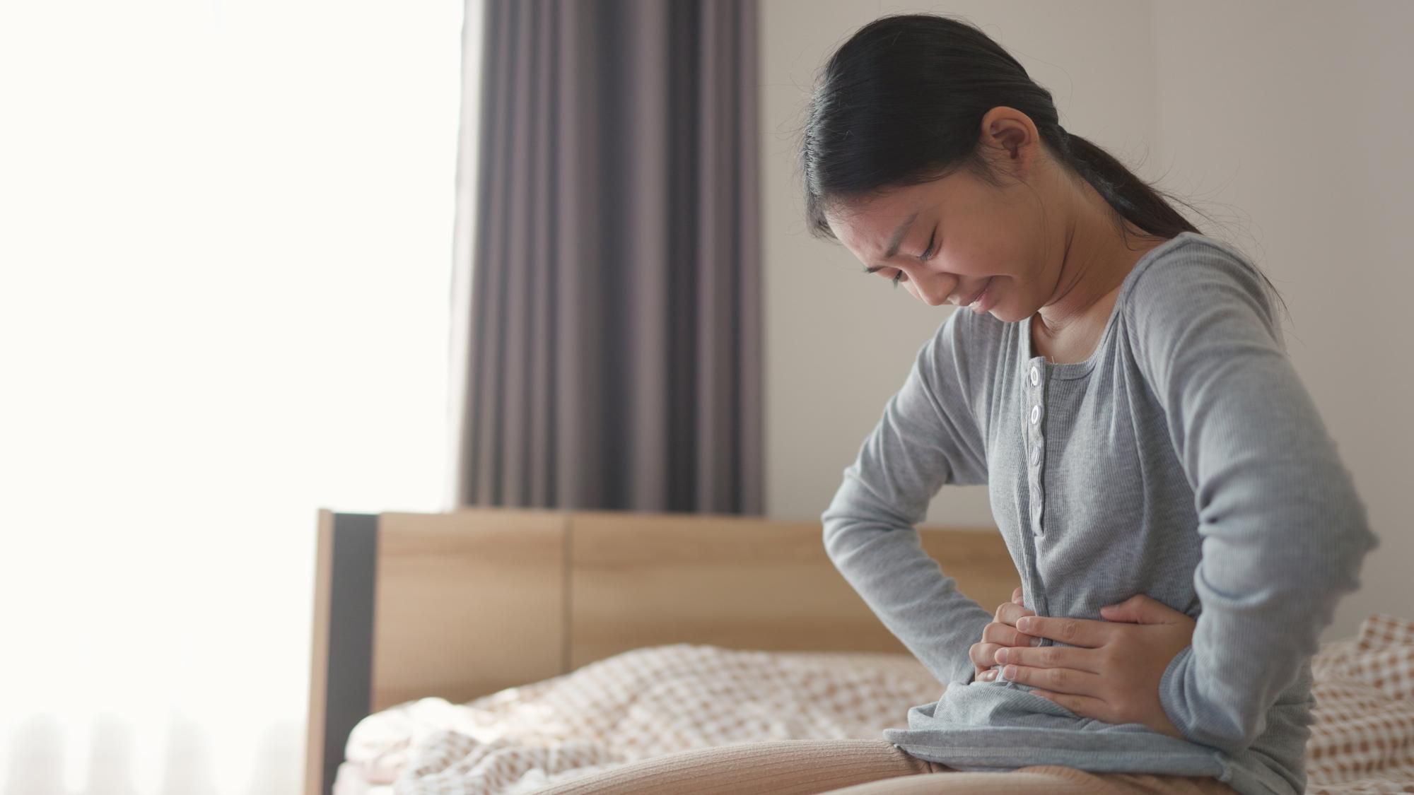 腹瀉超過2個月別再拖！30多歲主持人一天血便30次才知不是吃壞肚子