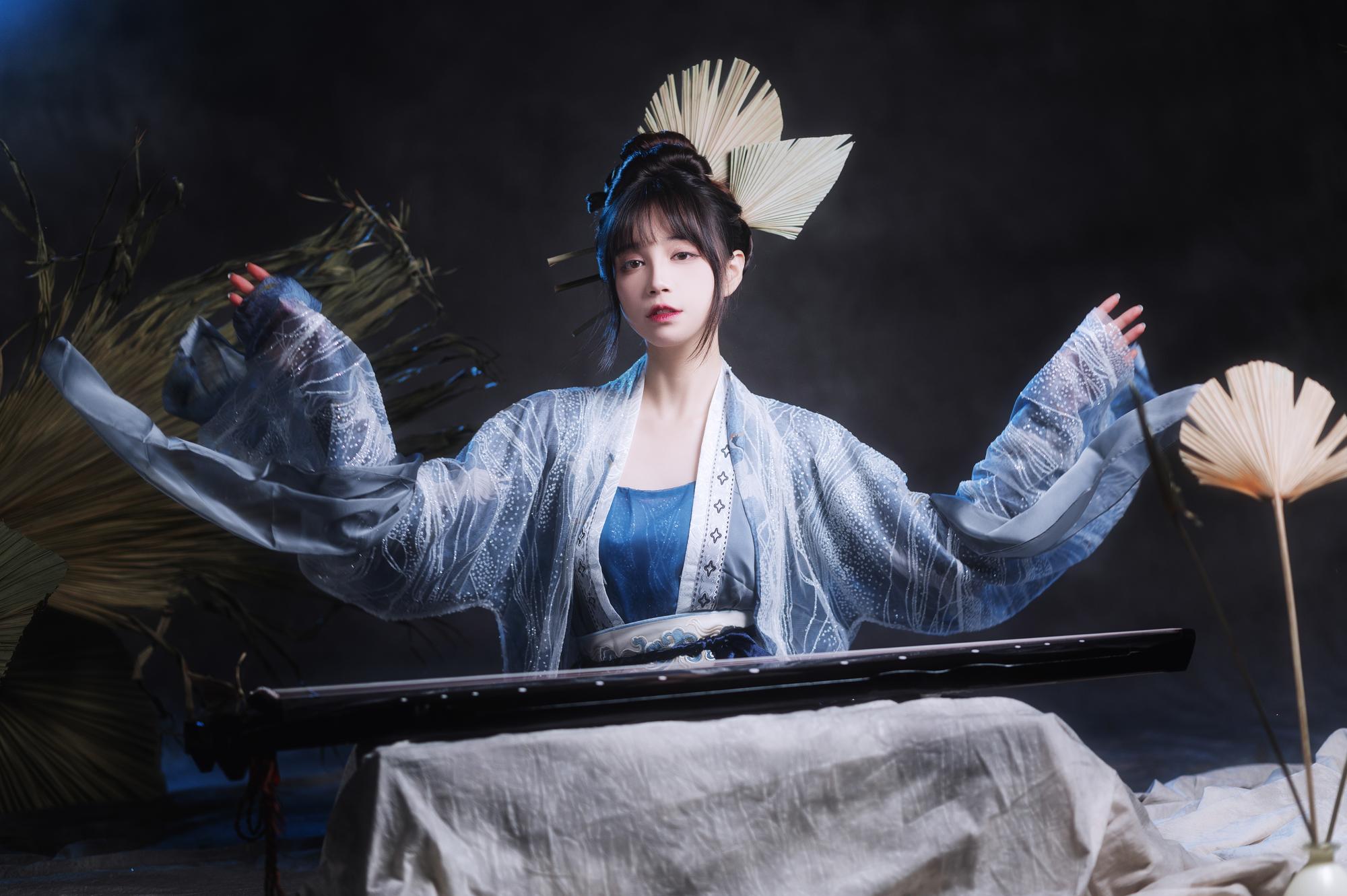 APUJAN 不是在賣衣服，是在賣你進不去的平行宇宙