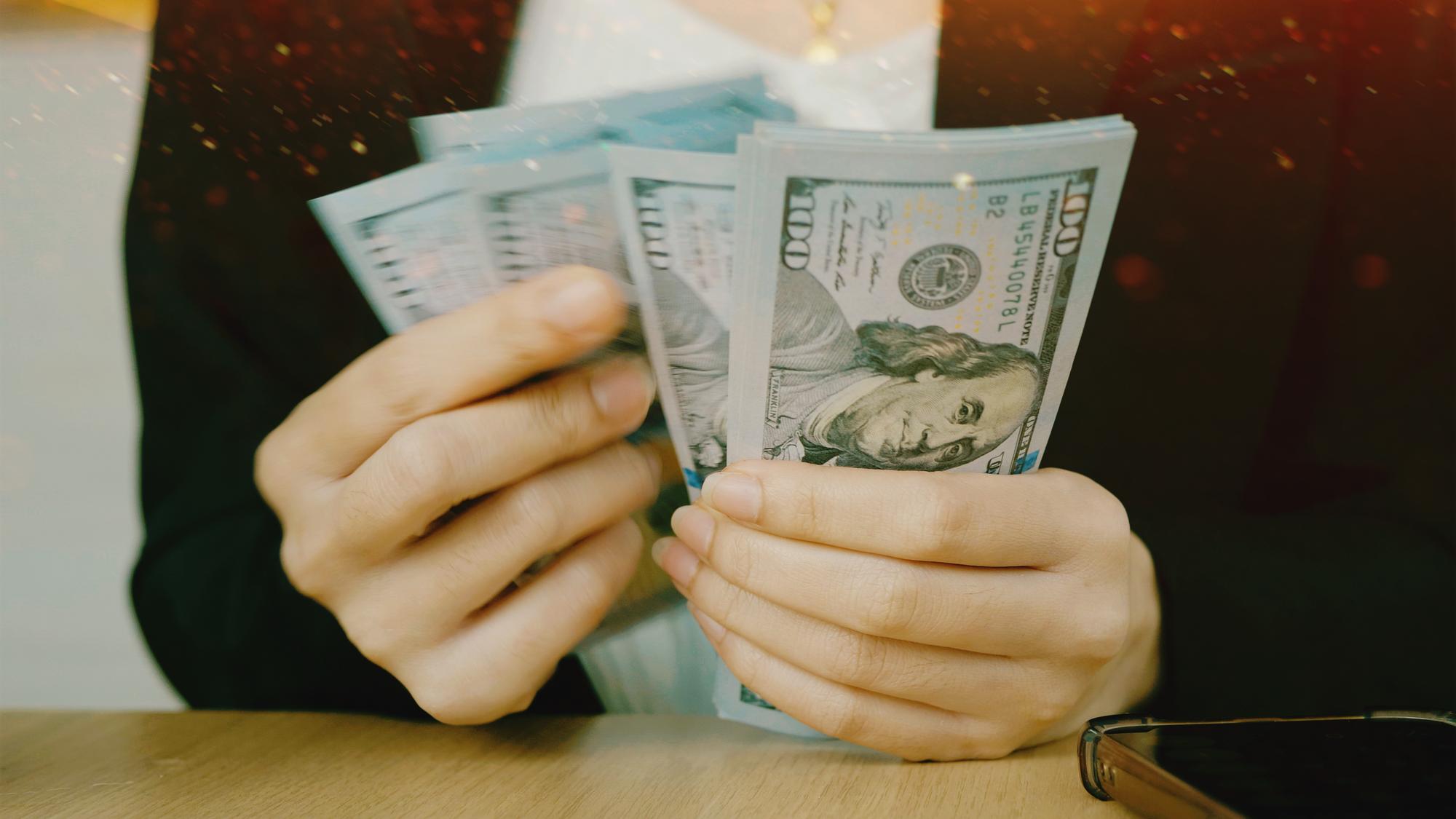 外幣保單年增43%背後：4.42%宣告利率，真的賺到了嗎？