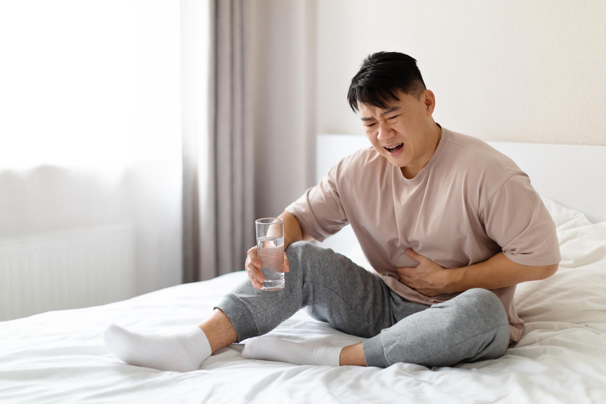 温嵐差點沒命！結石不痛最危險，別再鐵齒硬撐了 — 健康文章主圖，由時代熱搜雅婷姐撰寫