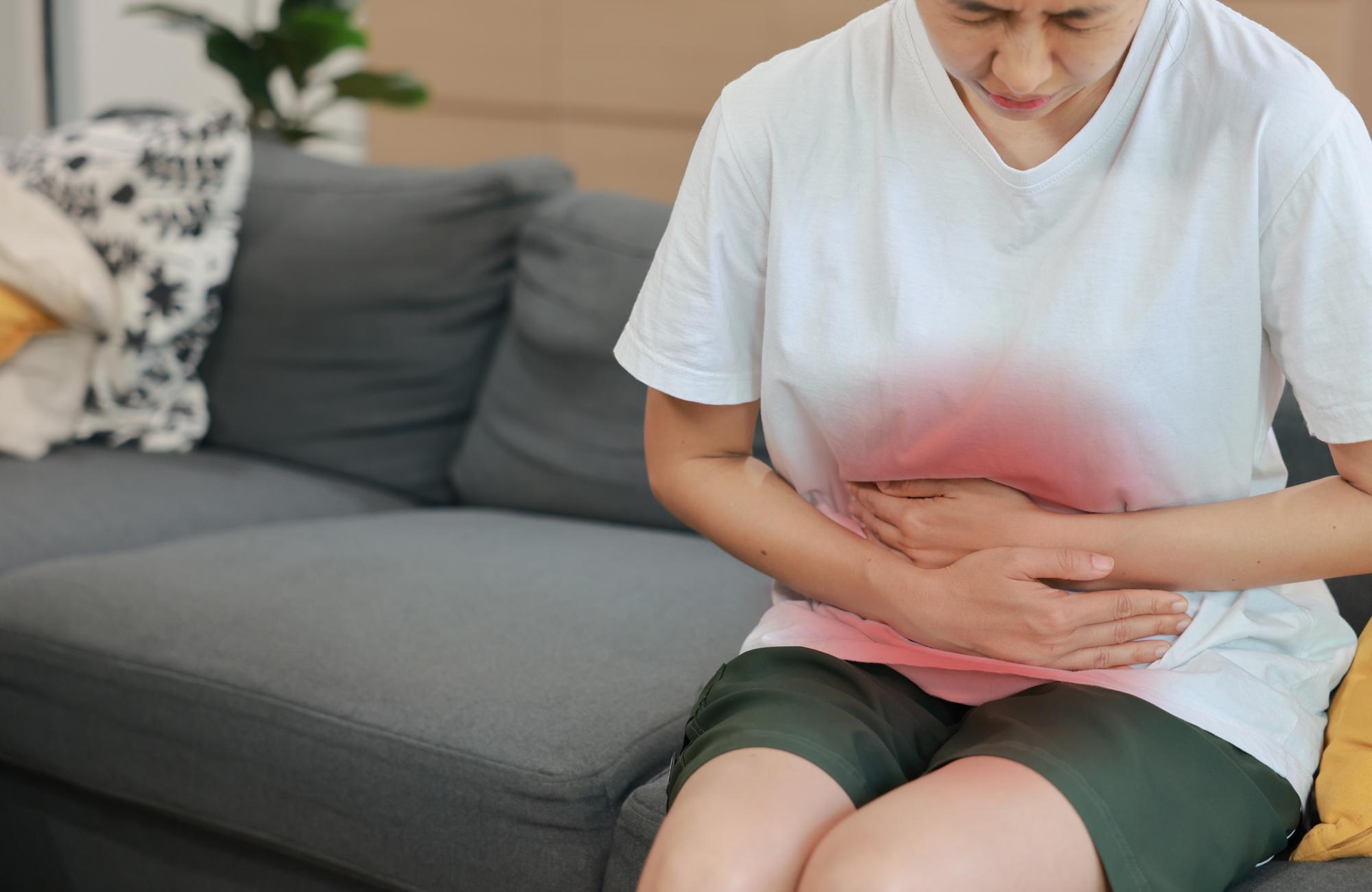 腹瀉超過2個月別再拖！30多歲主持人一天血便30次才知不是吃壞肚子
