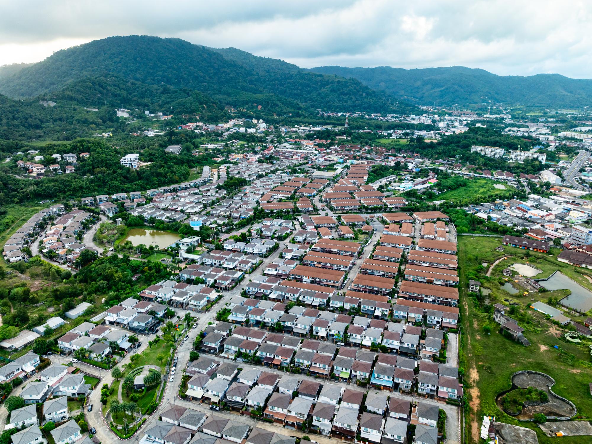 北台灣房市冰封：單週成交不到1組，1600案待售的真相 — 時代熱搜房產深度報導