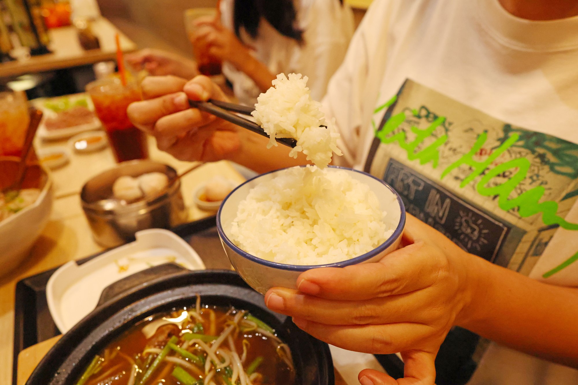 油飯配四神湯不是隨便配的——新北美食展裡藏著的庶民餐桌智慧 — 時代熱搜美食深度報導
