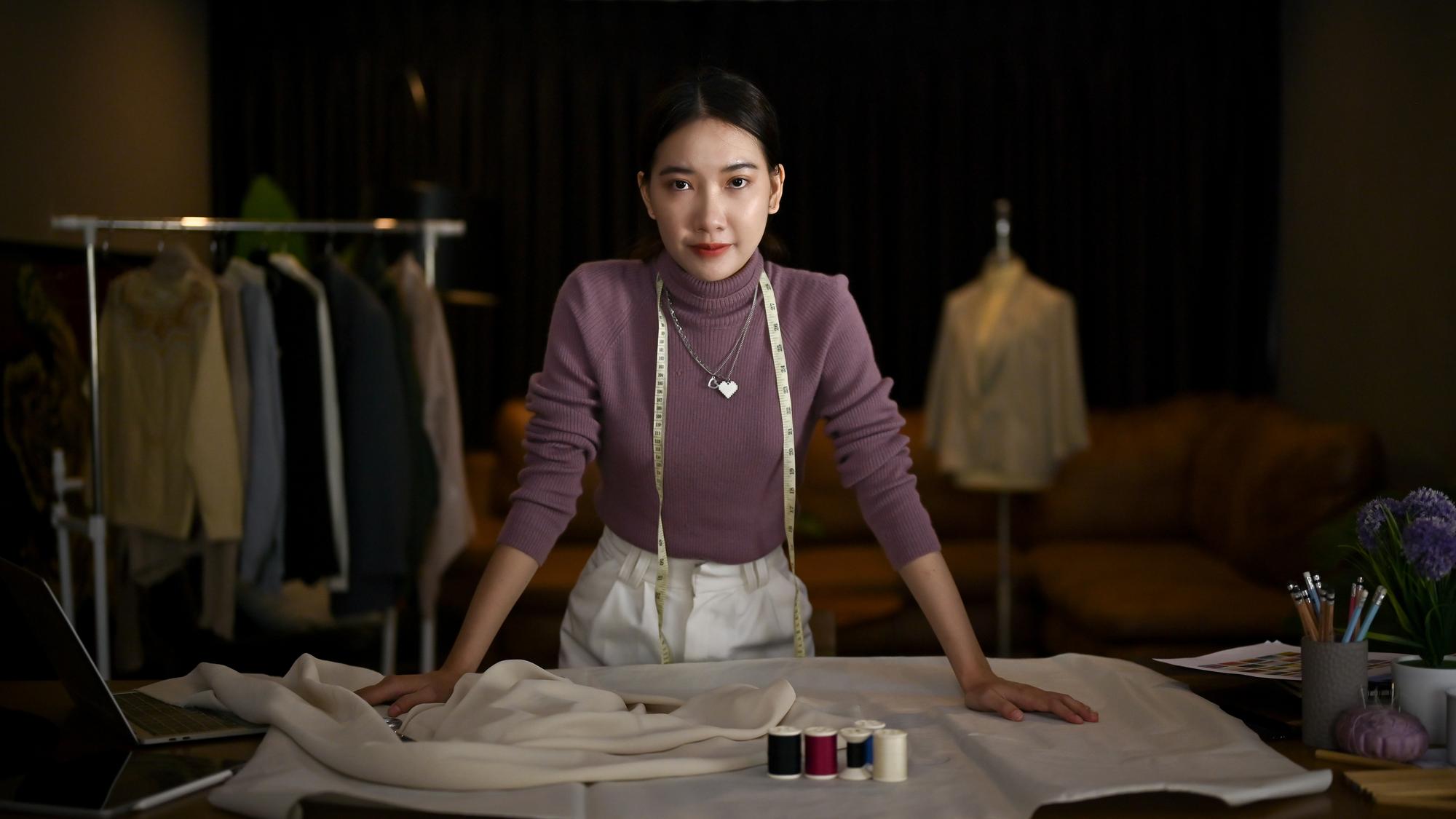 當茄芷袋成為訂製服：渡邊直美穿出台灣庶民美學的國際姿態 — 相關圖片2