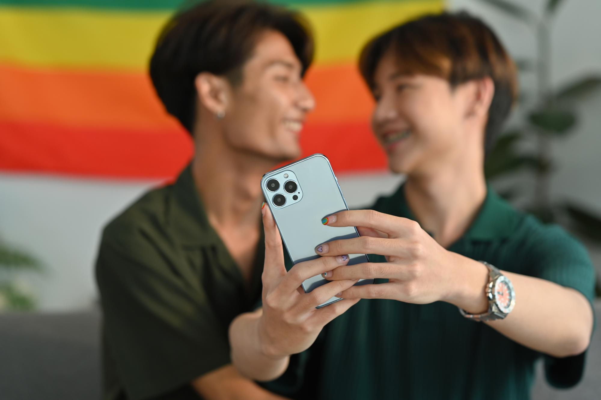 iPhone Duo 賣 10 萬？別急著罵——三個數據告訴你蘋果這次算得很精 — 相關圖片2
