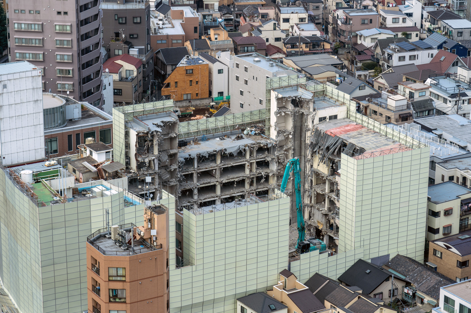 央北85.6萬逼近新板87.4萬：這場「8字頭俱樂部」爭奪戰，才剛開始