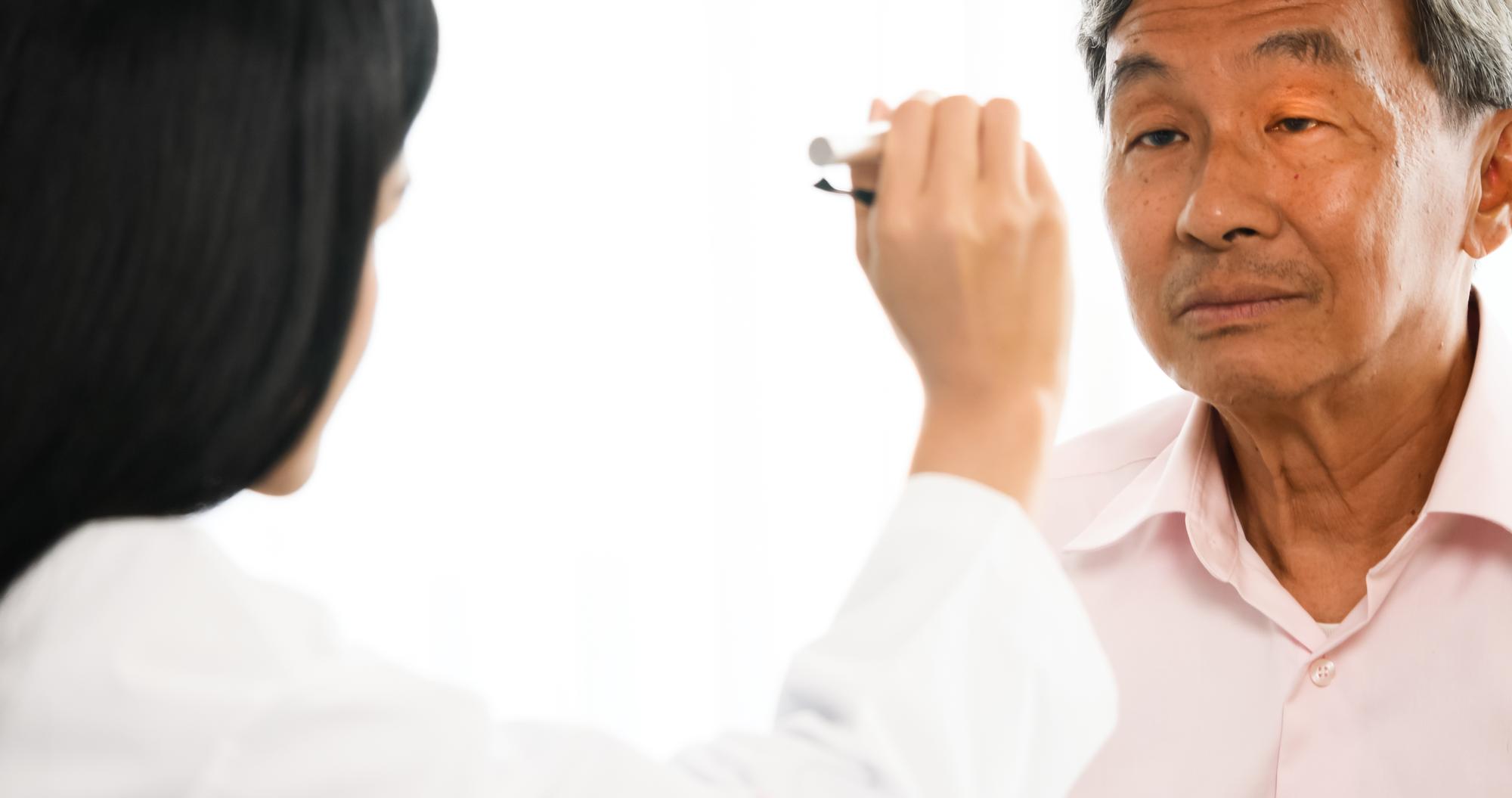 嘉義縣行動醫療車揪出近4成長輩骨鬆肌少！AI眼底檢查、骨密度篩檢開到家門口 — 時代熱搜健康深度報導