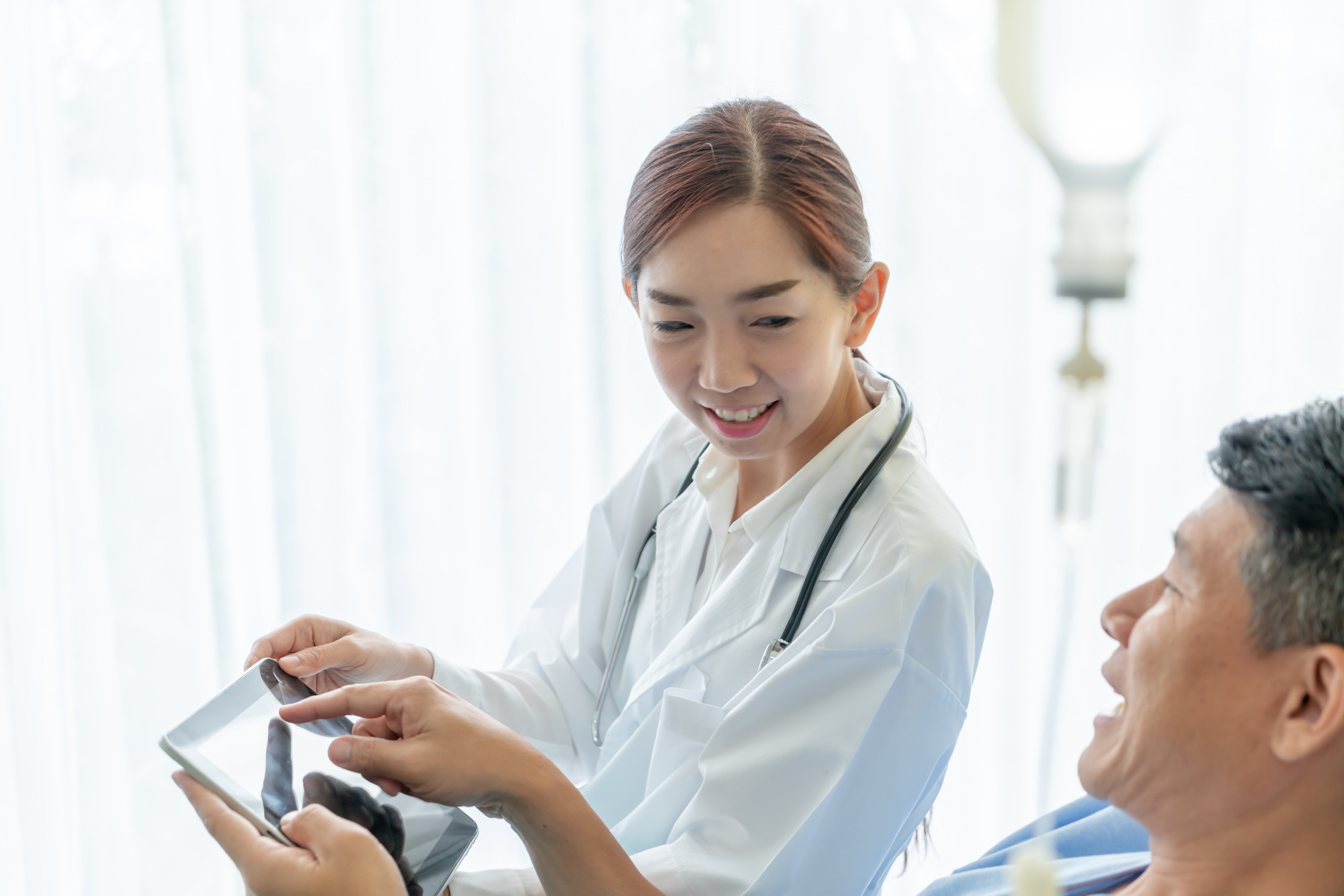 賴清德問長庚員工「有加薪嗎」？健保破兆後，醫護待遇真的改善了？ — 時代熱搜健康深度報導
