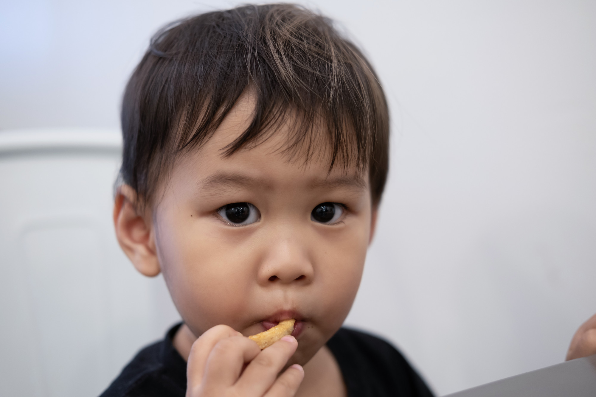 孩子牙齒長歪、說話不清楚？問題可能出在「吃太軟」