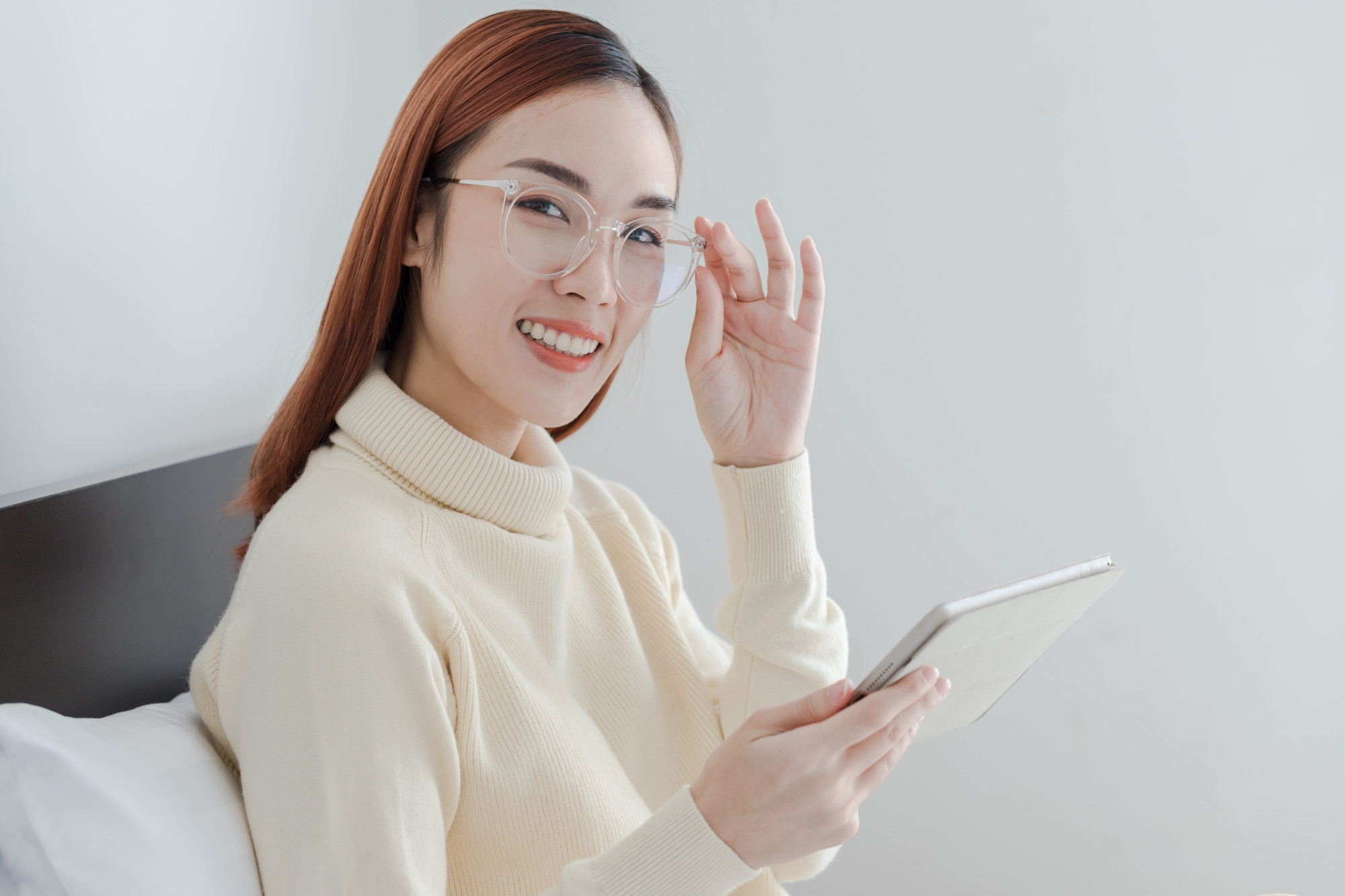 蘋果N50智慧眼鏡：當環形燈號亮起，你的隱私還剩多少？