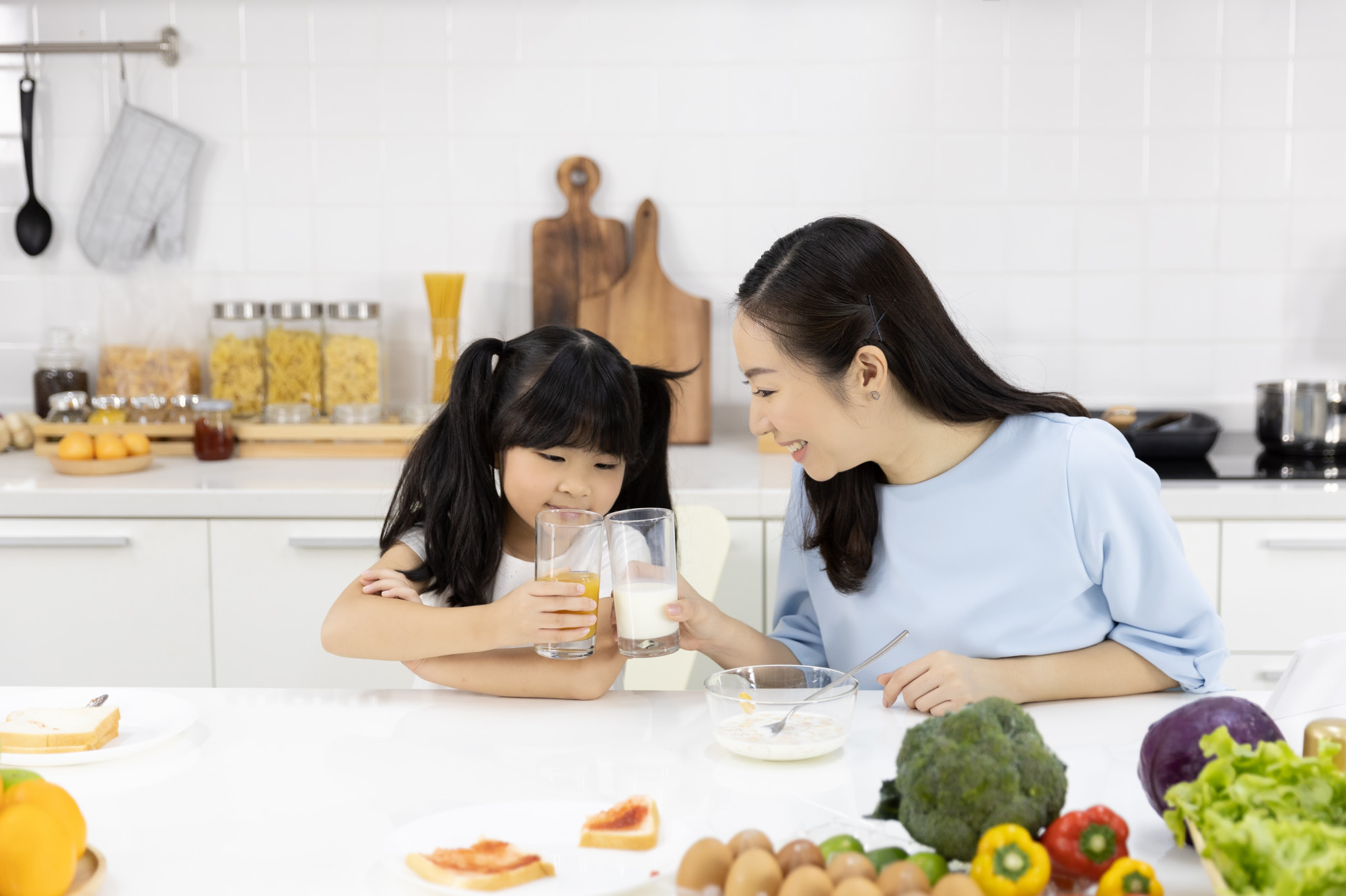 每週一瓶奶，能不能換一點別的？ — 生活文章主圖，由時代熱搜江里歐撰寫