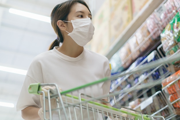 吼！全聯老鼠啃高麗菜被拍到，這種菜你還敢買回家煮嗎？