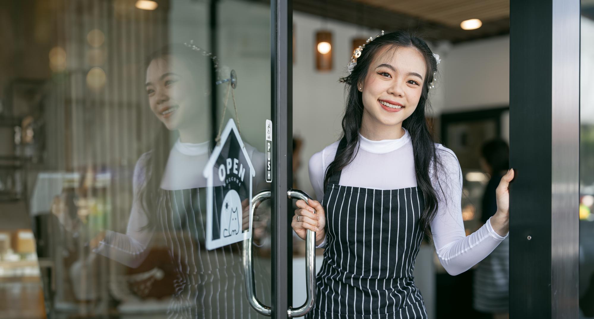 當火鍋店長變成AI:六扇門用科技留住老店長的手藝與眼光 — 美食文章主圖，由時代熱搜蘇曉曼撰寫