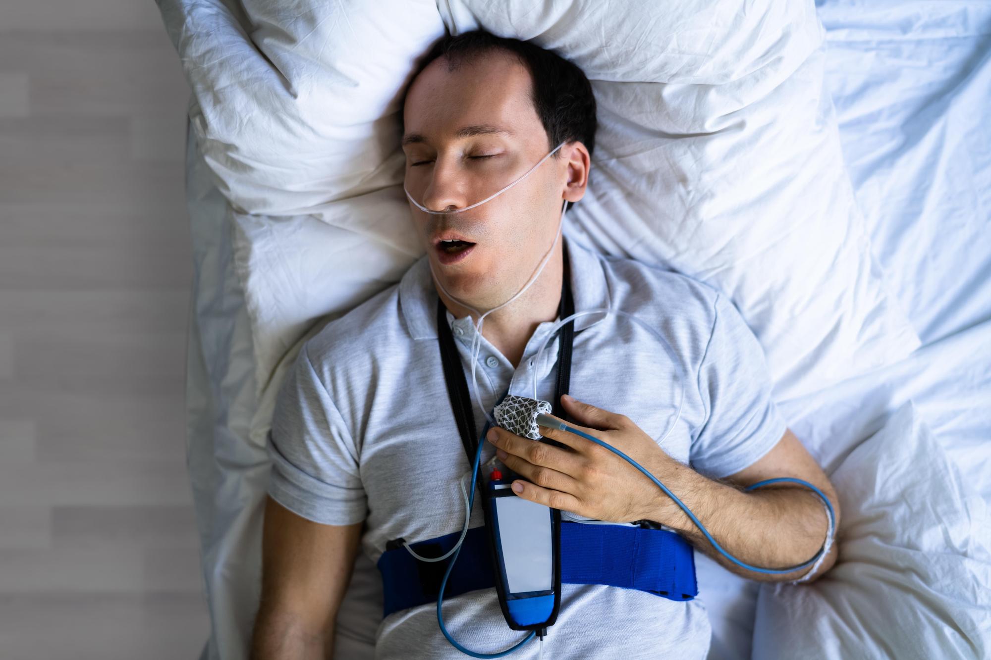 打呼不是睡得好！小心百萬人都有的「缺氧式睡眠」正在傷身 — 健康文章主圖，由時代熱搜雅婷姐撰寫