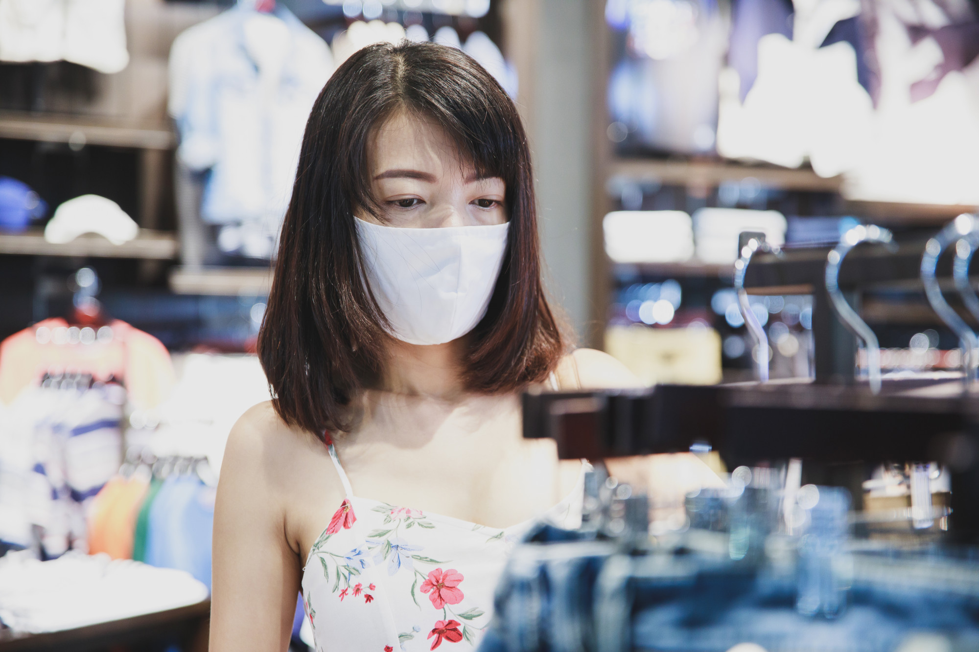 專櫃美妝撤出百貨：這不是數位轉型，是通路結構崩解 — 時代熱搜時尚深度報導