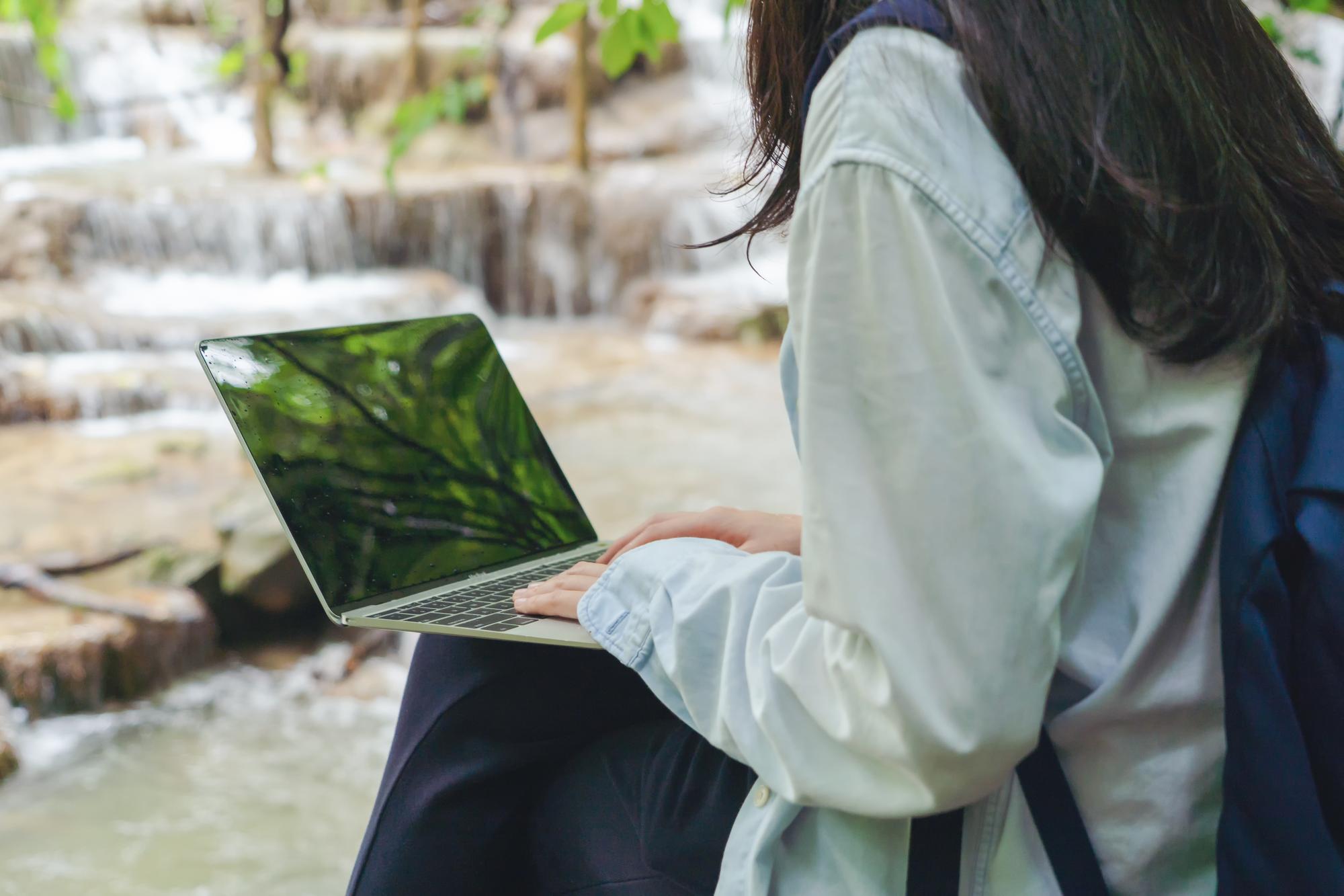 Intel 聯手 Dell 打反擊：599美元全金屬筆電能不能擋住 MacBook 壓境？ — 相關圖片3