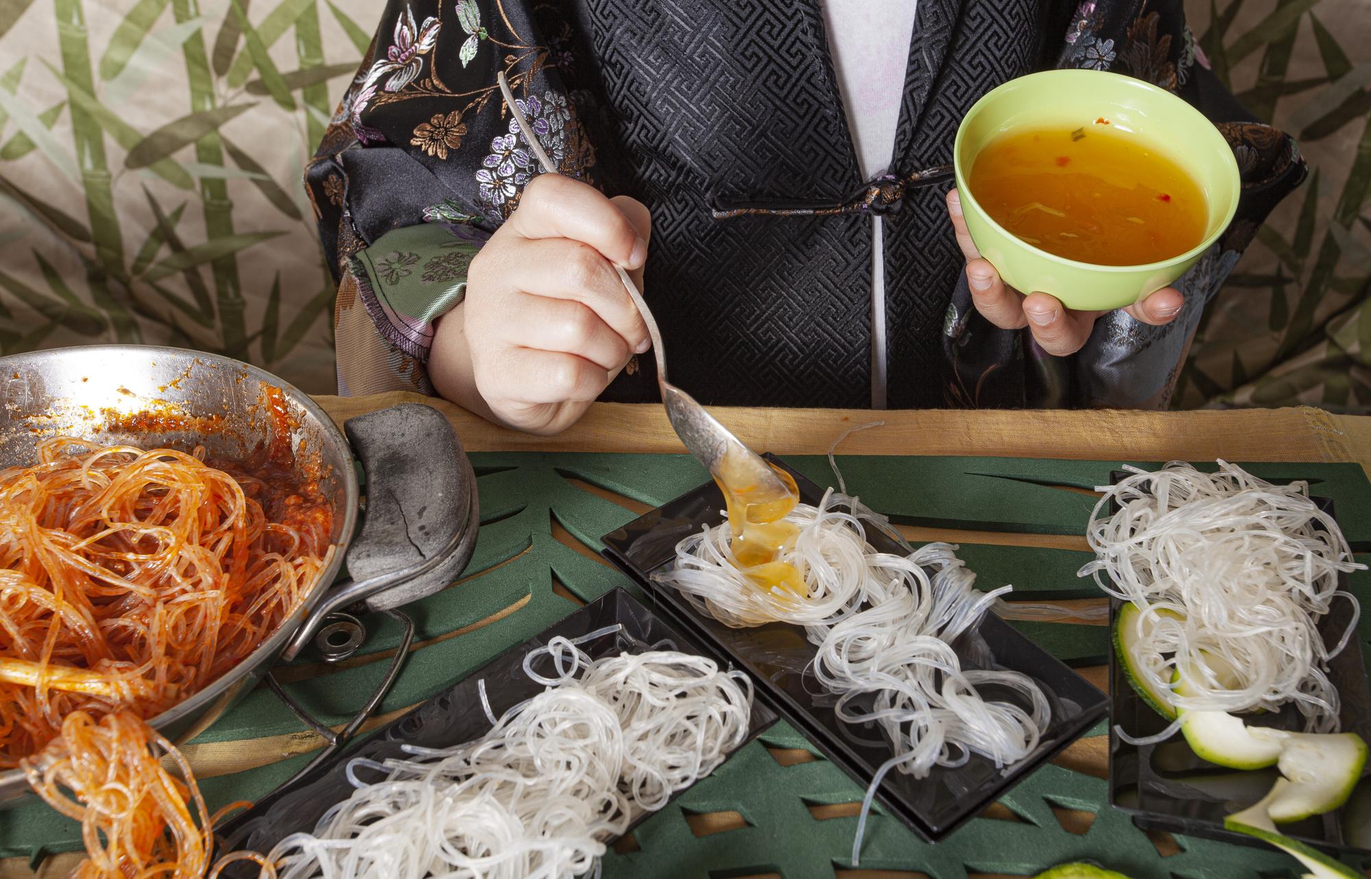 宜蘭人的早晨，從一碗黑醬開始——炸醬麵為何擊敗觀光招牌？ — 時代熱搜美食深度報導